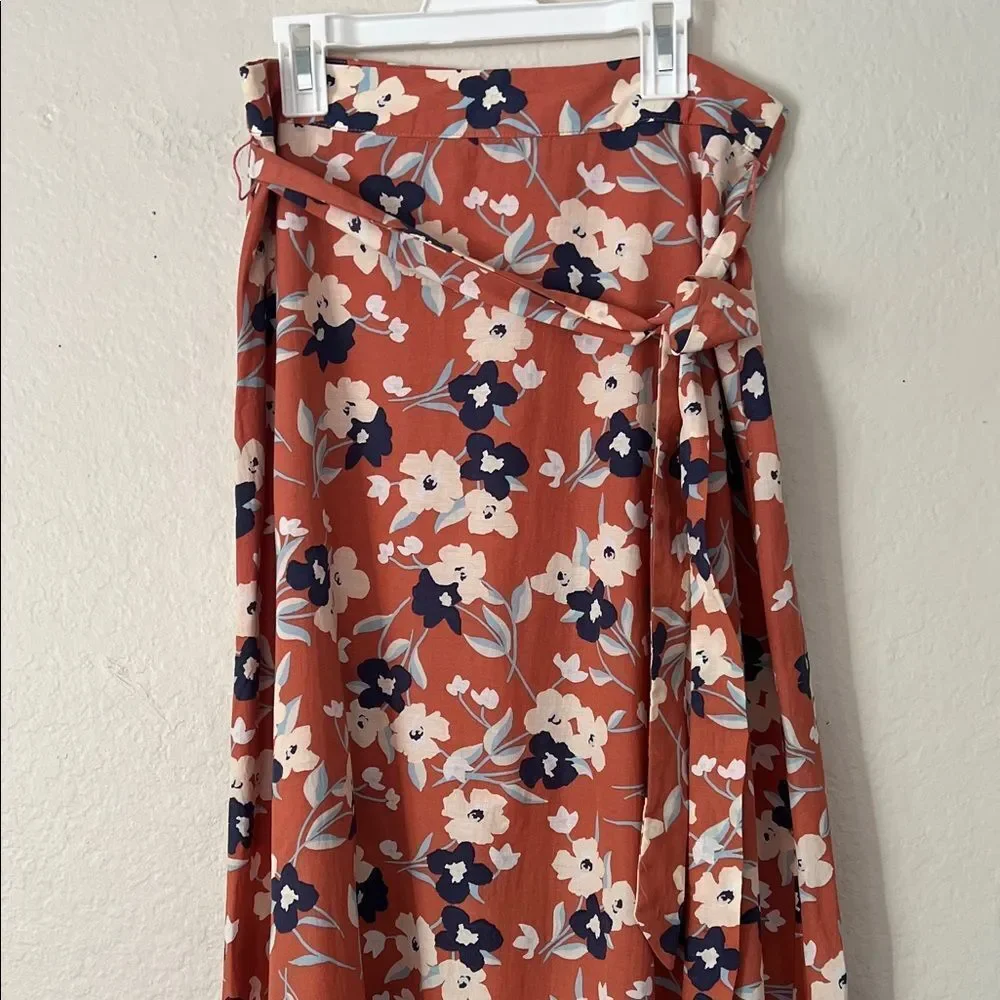 Like New! Gap Floral Maxi Skirt Ruffle in Size 4